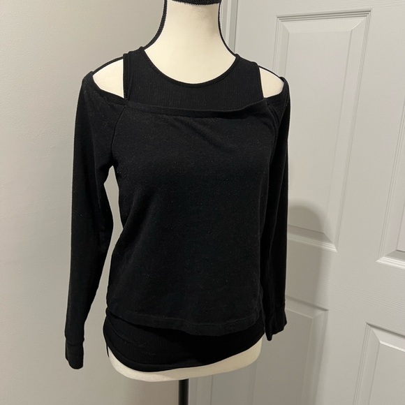 Monrow Off-the-Shoulder Black Sweater - Picture 9 of 10